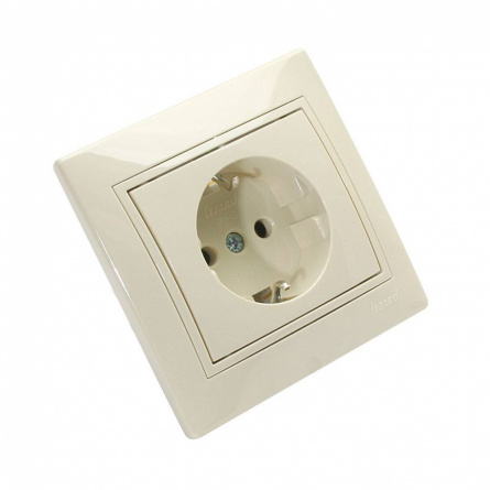 Розетка с/з кремовый Lezard Mira фото 1